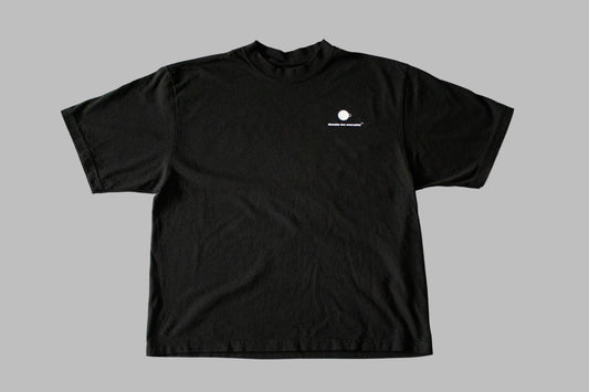 Black 
Garment dye drop shoulder
oversized
Front view